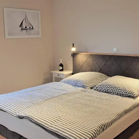 Strandbutze**** 公寓 *